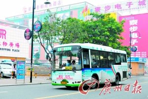 广东东莞200名公交员工为改善福利集体停工