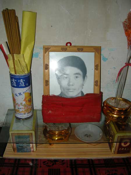 杨自发是古浪县前往酒泉金矿打工者中被死神光顾者中最年轻的一个，2008年1月29日离世时年仅36岁。