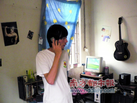 自称受伤了的汪宗兴很久没有谈恋爱了，业余时间，他自己作了一首歌，叫做《一直在漂》，倾诉了自己没有归属感的打工生活。
